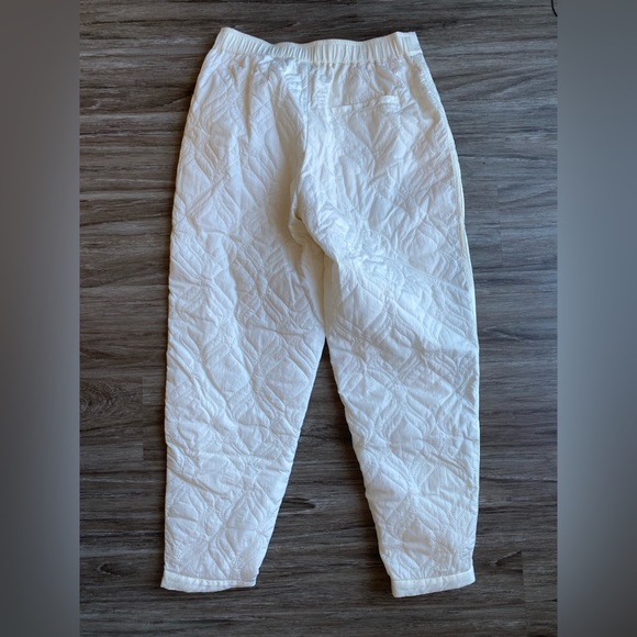 Fabletics Apres Ski Quilted Taper Jogger Pant Egret - Picture 4 of 9